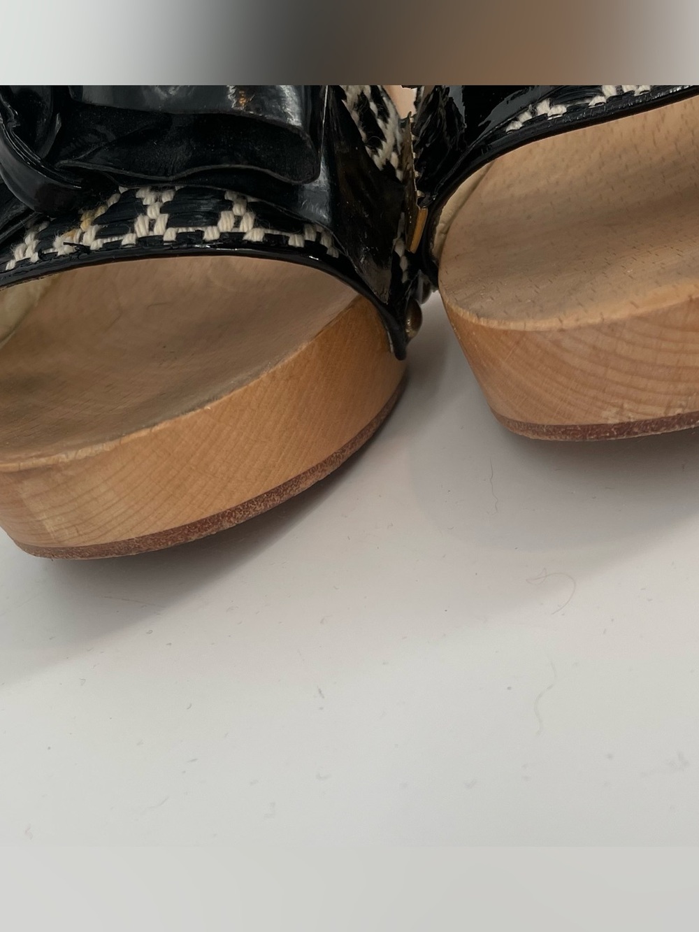 Vintage Betsey Johnson Wooden Heeled Mules With Patent Bow Detail 5” Heel - Picture 6 of 16